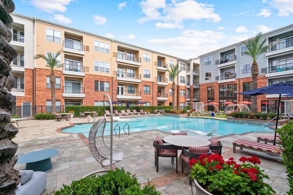 Perfect Location/ Style Pool/fast Wi-fi * Houston