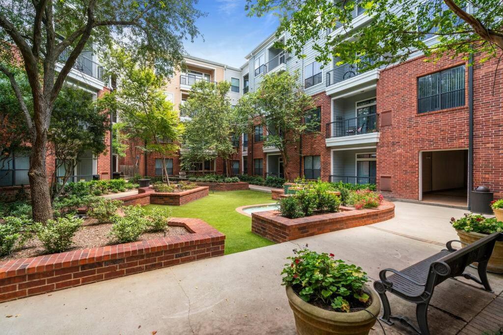 Perfect Location/ Style Pool/fast Wi-fi * Houston