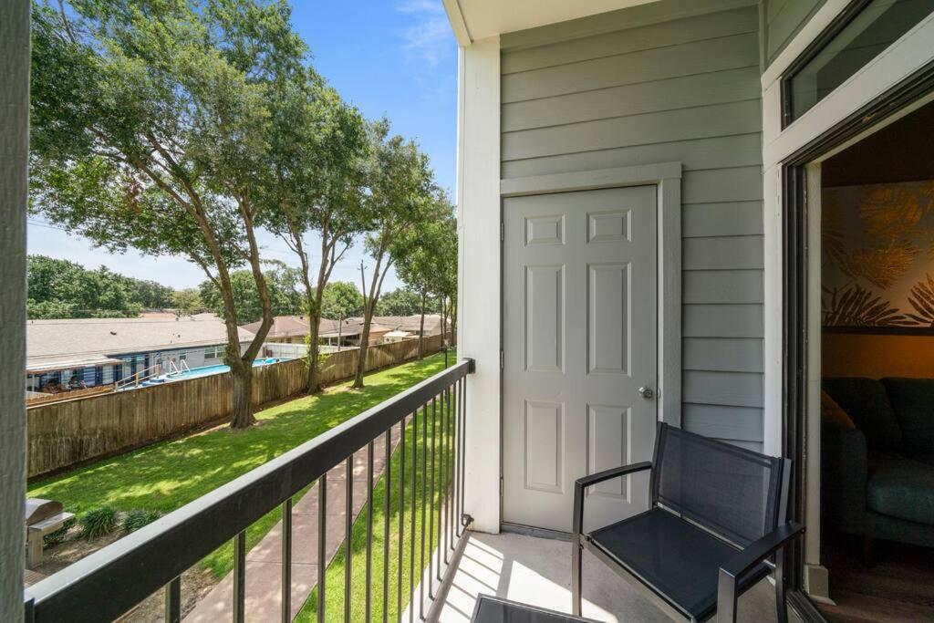 Perfect Location/ Style Pool/fast Wi-fi Houston
